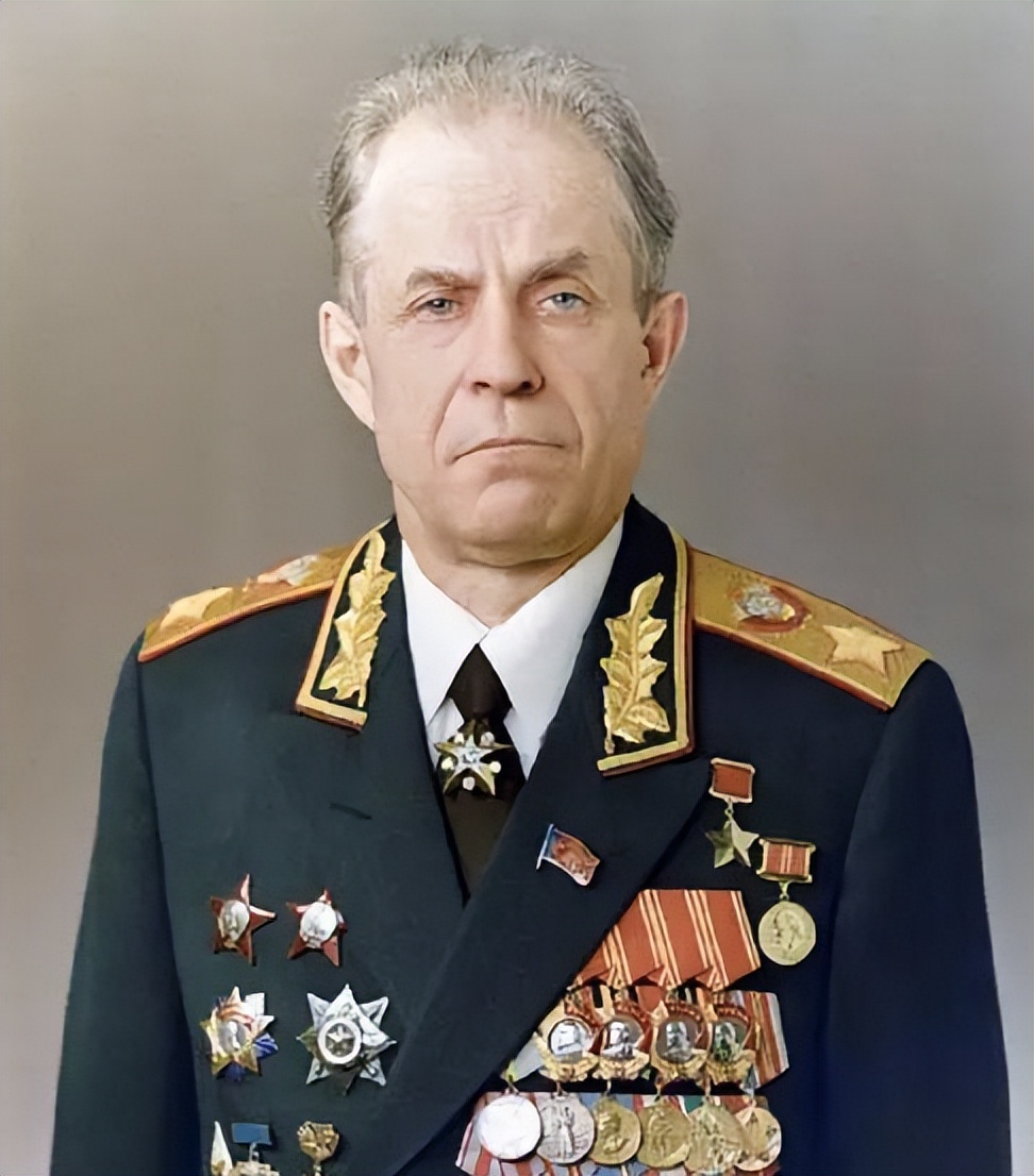 91年苏联解体，苏军元帅殉国自杀，死前修遗书5封，第5封让人心痛