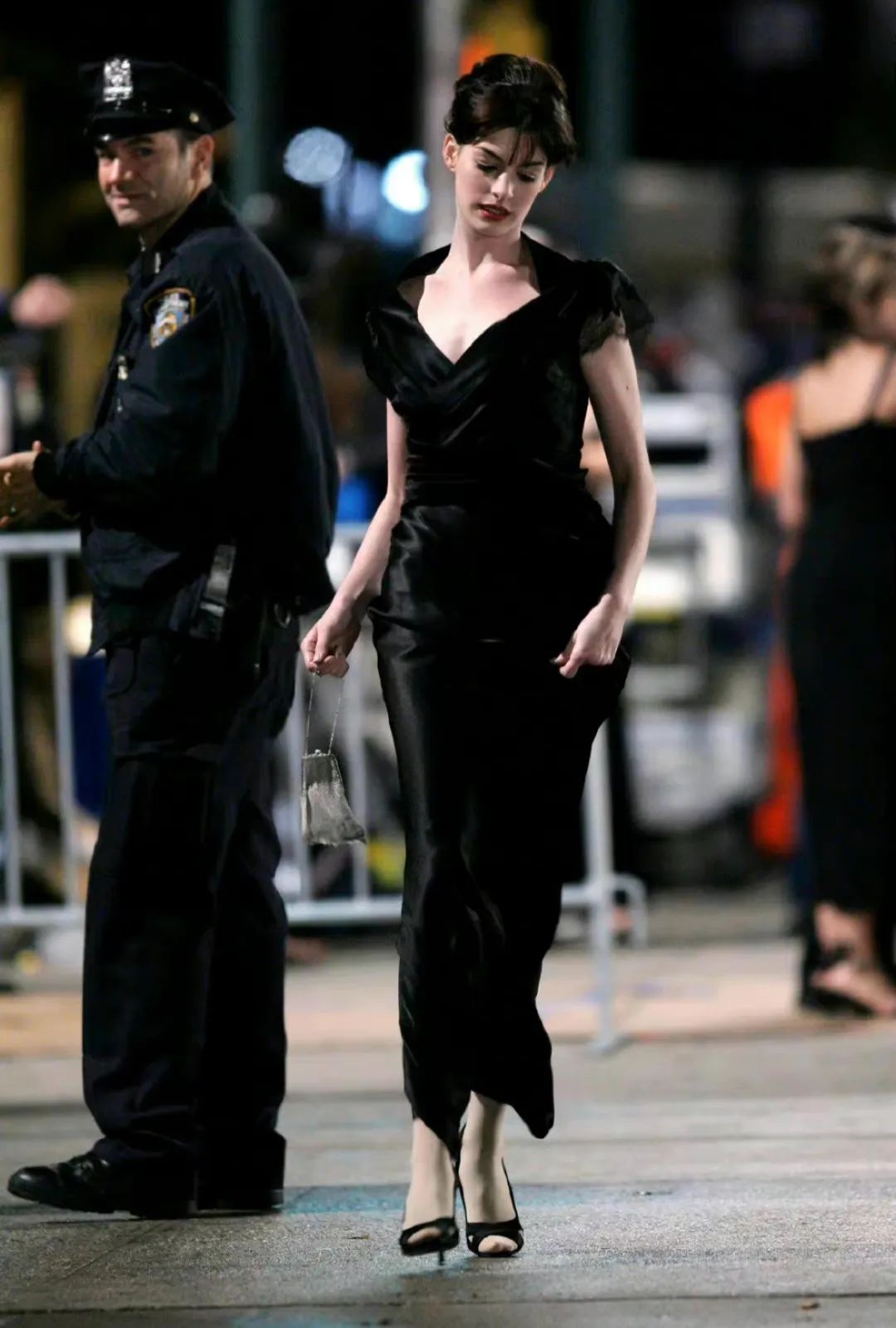 女生齐刘海和中分哪个更减龄,2021减龄最火发型齐刘海