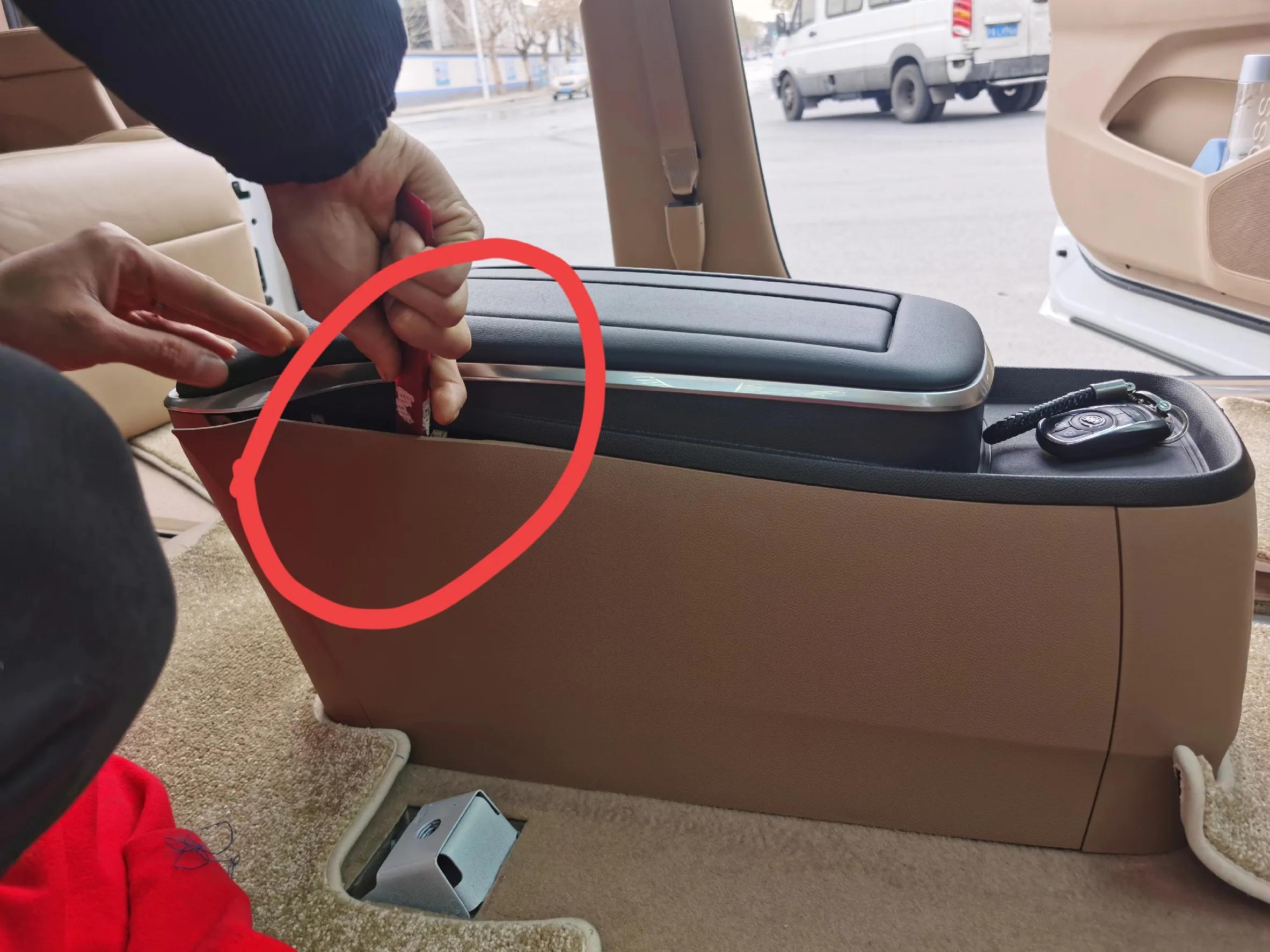 别克gl8扶手箱220v电源怎么接,别克gl8安装原车扶手箱