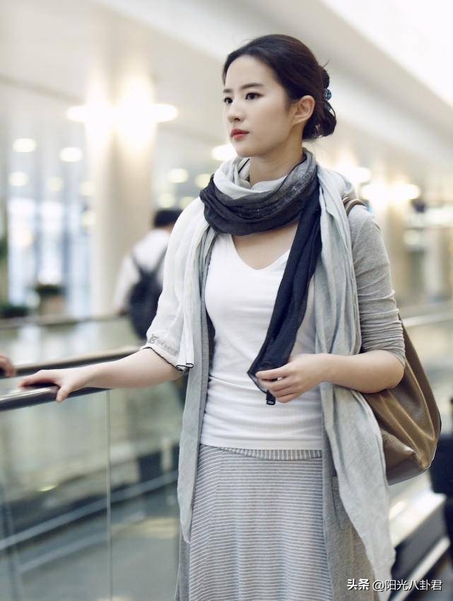 *服私**穿成某宝风,这5位毫无审美的脸蛋美人,个个都是大牌终结者