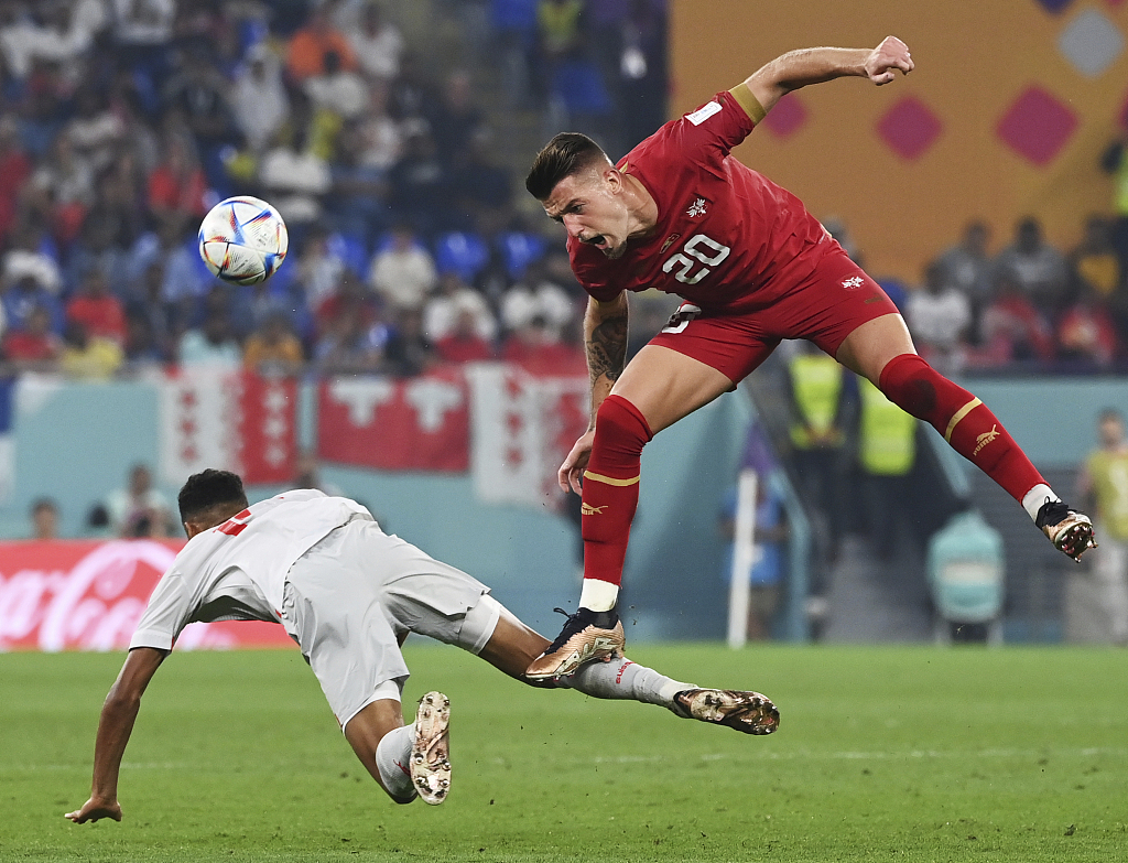 传了4年价格终于正常了！曼联盯上意甲顶级中场，皇马阿森纳竞争