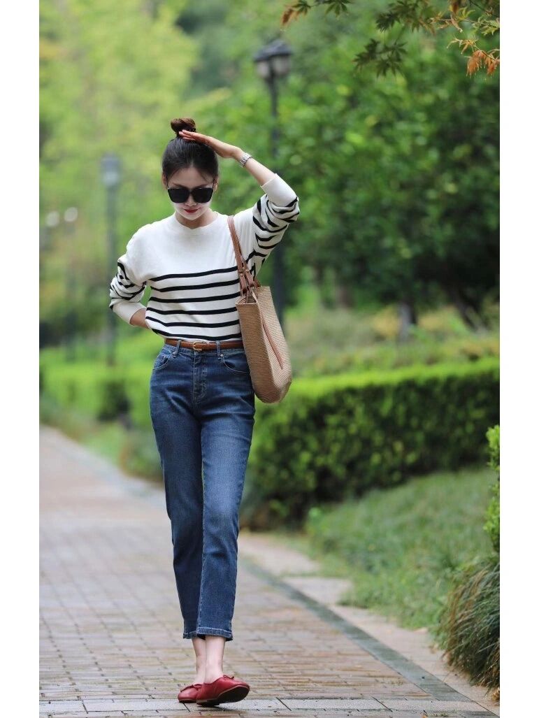 搭配春季牛仔裤的上衣推荐,初春阔腿牛仔裤配什么上衣好看