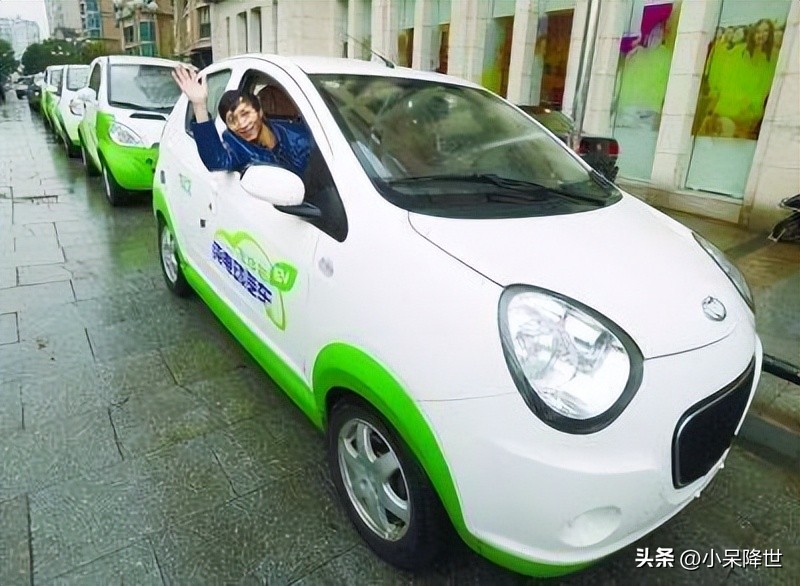 小伙跑滴滴赚900元却违章,小伙跑滴滴豪华商务一晚上赚3000