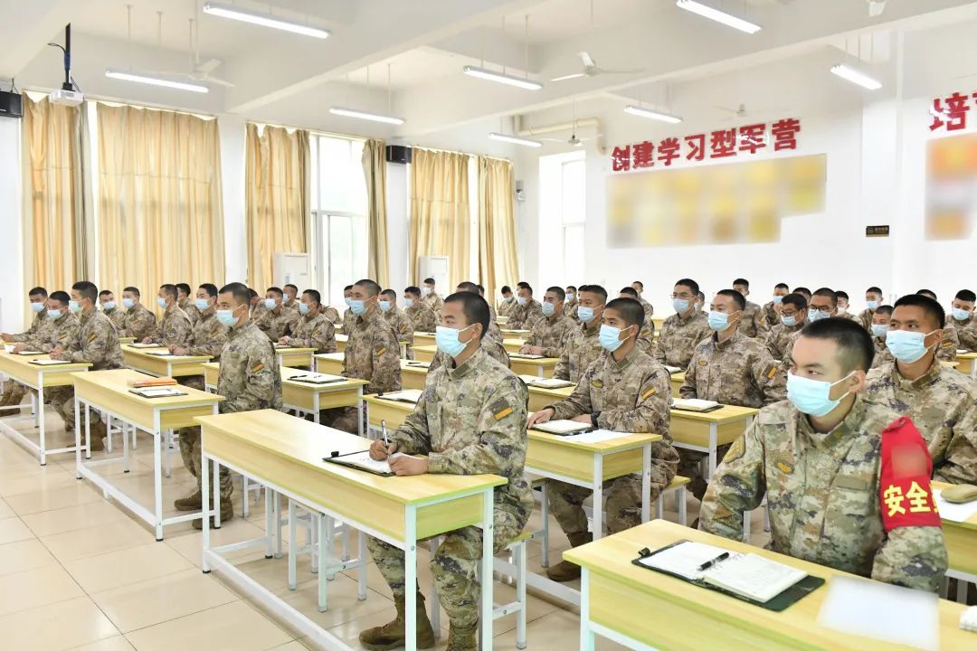 火箭军某部开展“交叉授课”,到底是什么样的精品微课让官兵越听越有趣、越听越想听?