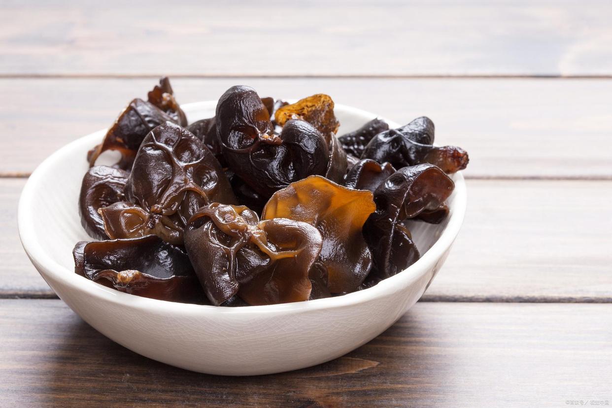 食物中毒为什么舌尖有白泡,舌尖上的安全中毒视频