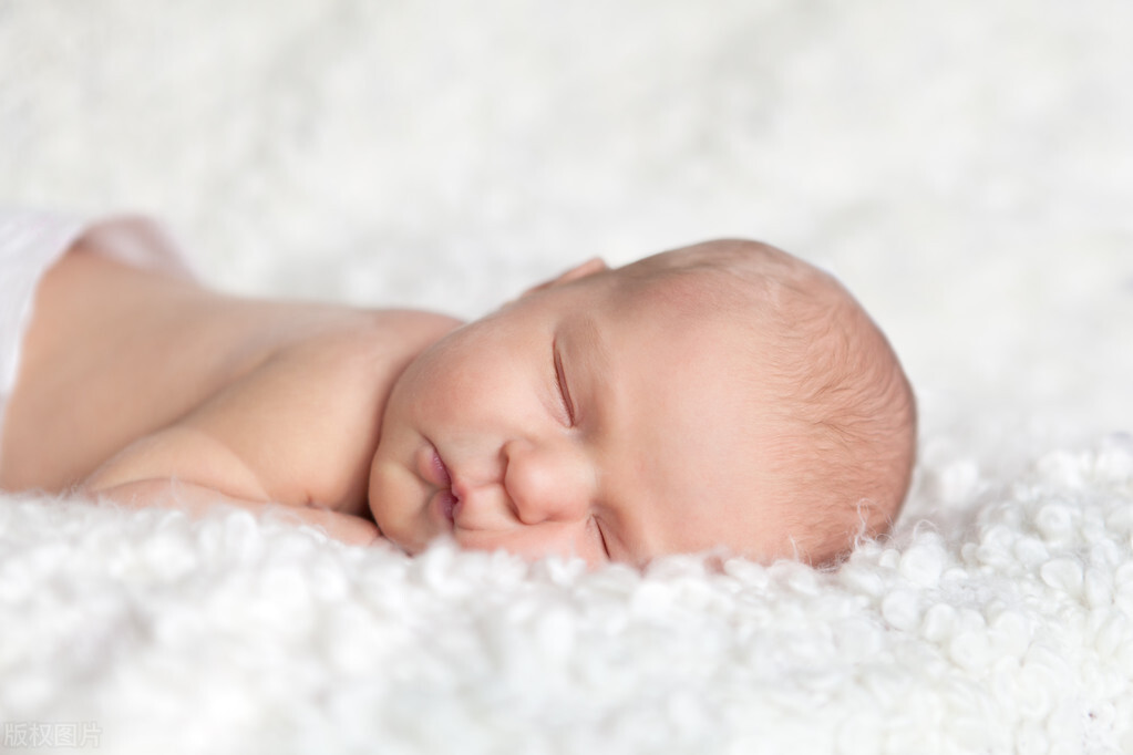 宝宝老是趴着睡觉对身体有危害吗,宝宝长期趴着睡觉会怎样