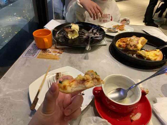 母公司都深陷困境,必胜客还能挺多久?