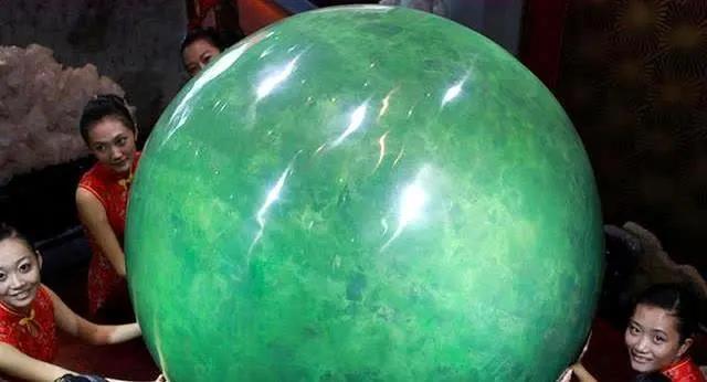 男子挖到巨型夜明珠26亿不肯卖,陕西大叔挖到6吨夜明珠