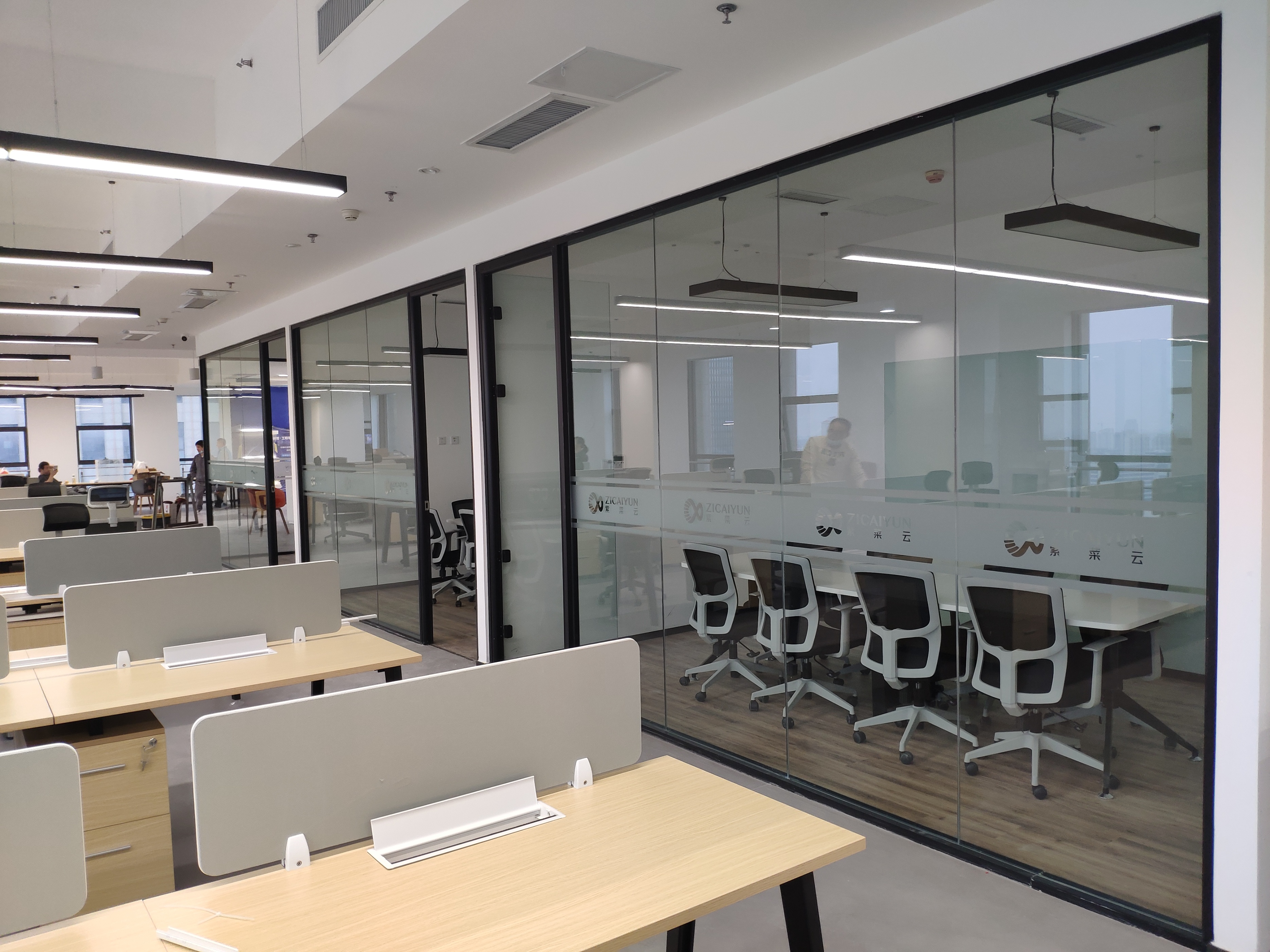 浴室玻璃隔断安装,玻璃隔断安装指南