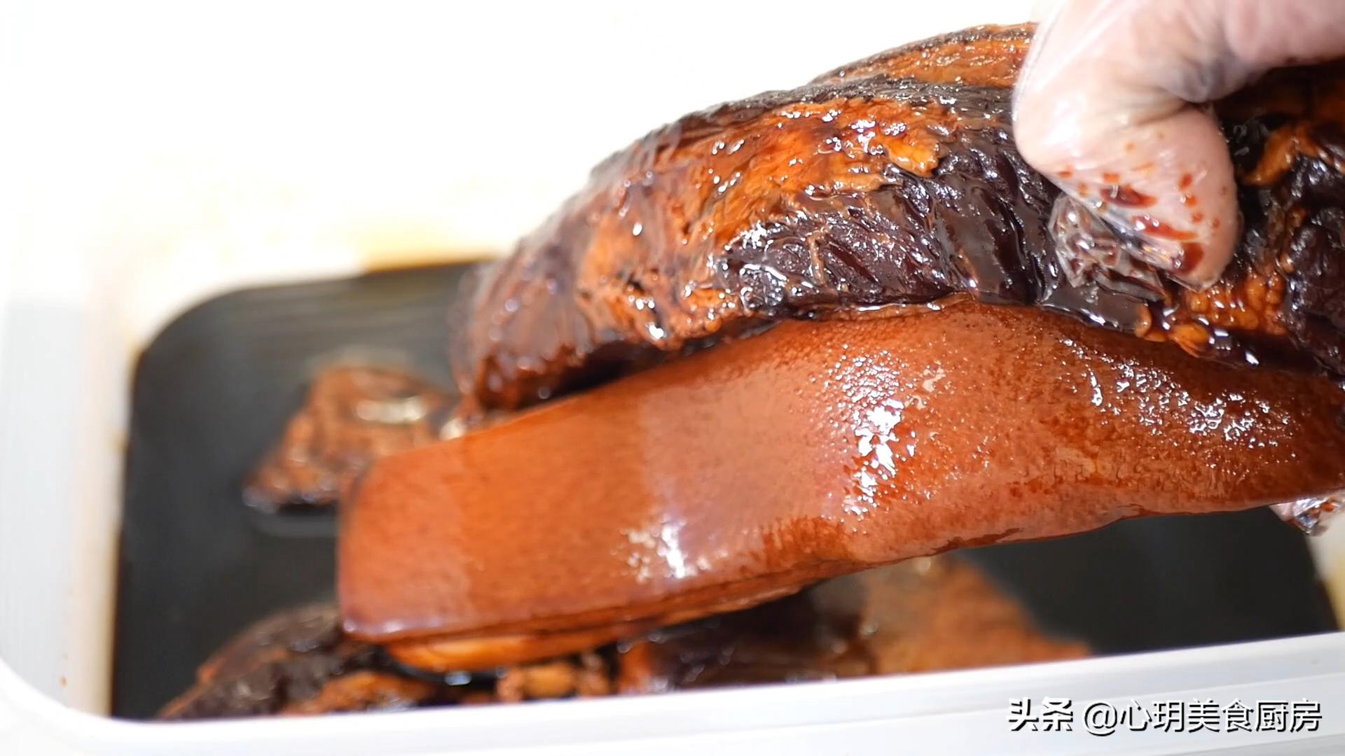 五花肉直接放水里煮一个小时,五花肉直接放酱油中泡2天