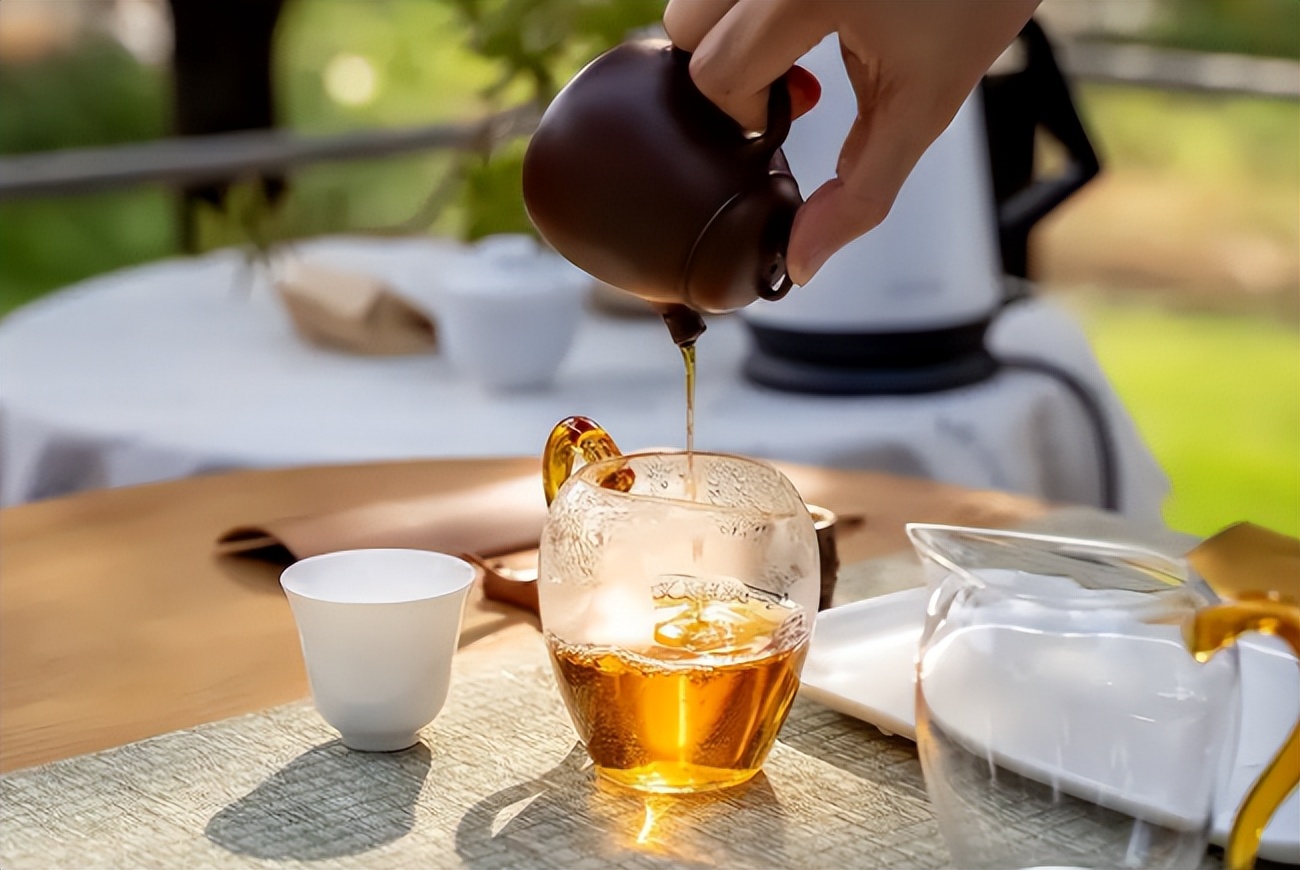 40岁的女人喝什么对皮肤好,女人气色好喝什么水