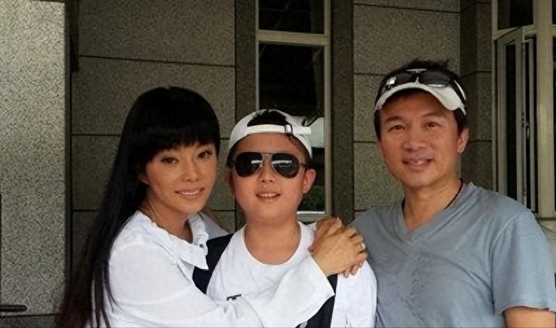 被母亲喂养12年、同床15年，痴狂到畸形的母爱将爱子送进监狱