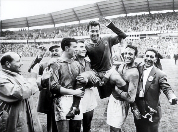 法国队吉鲁当选全场最佳,法国队欧洲杯姆巴佩进球