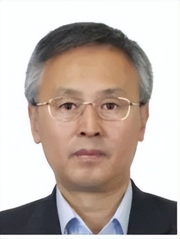 [电子学报]基于聚焦信号子空间估计导向矢量的干扰声源抑制方法