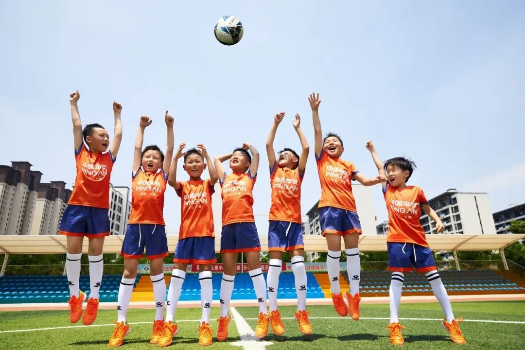 与希望同行平安35岁生日前，马明哲来到牵挂的新校园