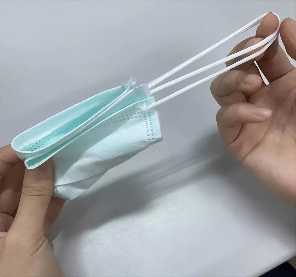 养花时花盆底下的小洞可以堵上吗,花盆下面垫个塑料盆会烂根吗