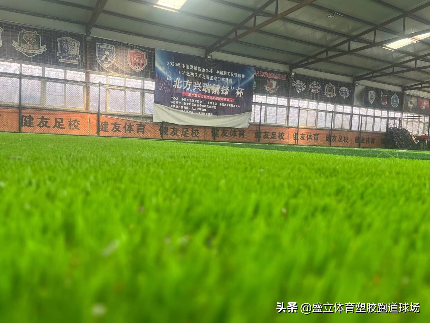 武威足球场人造草坪批发价,室外人造草坪足球场造价