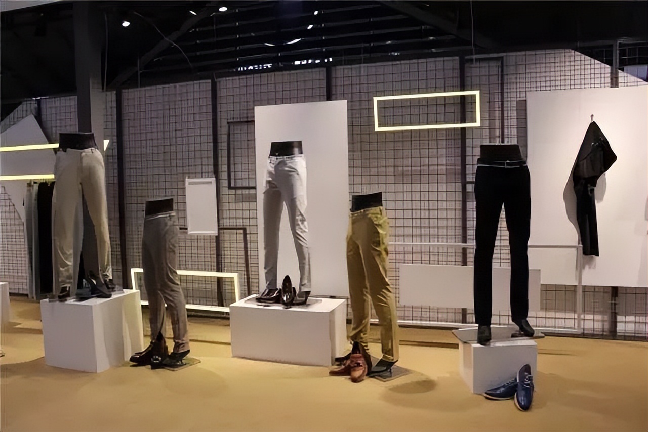 每年生产3.5亿条裤子，这个小镇背后藏着什么秘密？