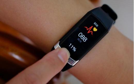 给老年人推荐哪一款智能手环好,适合老年人戴的智能手环