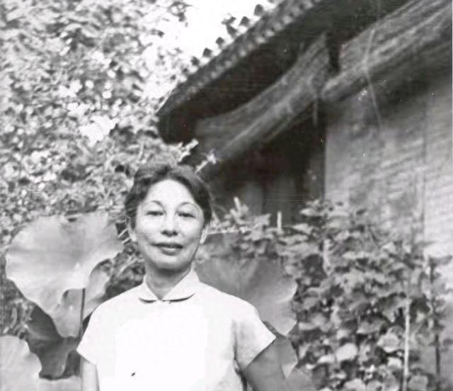 郭婉莹:曾因一双袜子要和未婚夫解除婚约,后遇渣男丈夫出轨寡妇