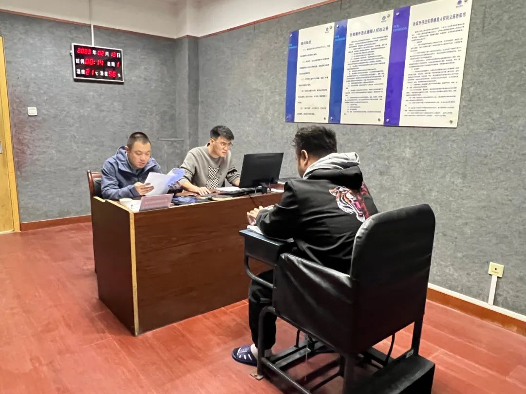 团伙篡改游戏源代码半年获利300万,四人利用游戏外挂非法牟利50万元