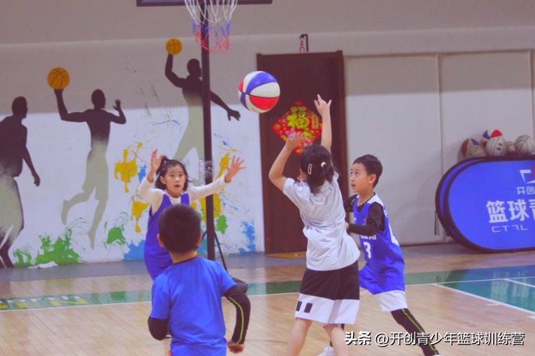 巾帼不让须眉谁说女子不如男动漫,对篮球运动的热爱之情