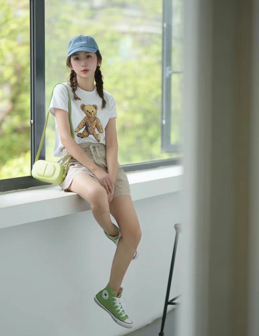 卡其色衣服怎样搭出高级感,早秋卡其色长袖衬衫外套高级穿搭