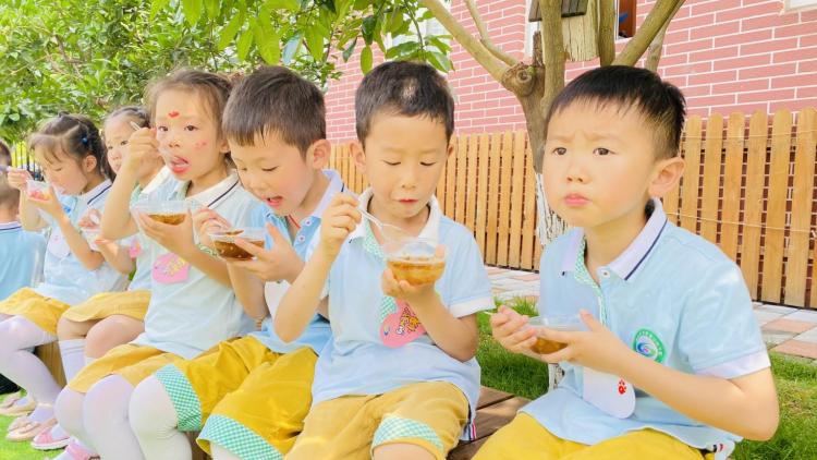 幼儿园2022年六一美食节活动通知,幼儿园六一吃货狂欢节活动方案