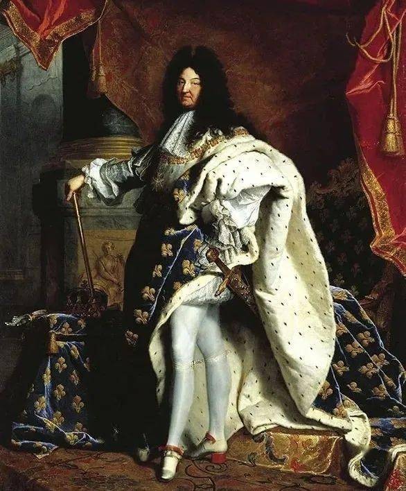 裤子上蝴蝶结的系法分正反,为什么女生女裤前面有蝴蝶结