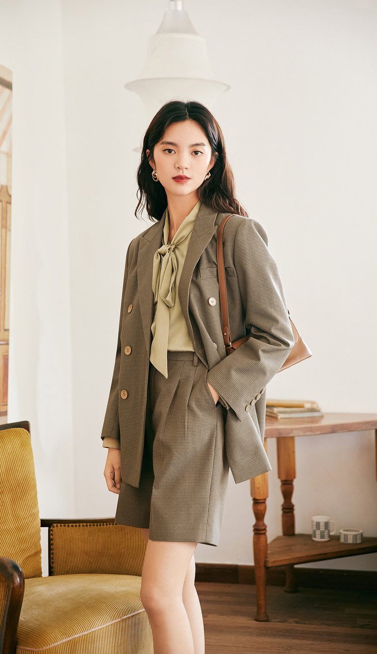 30岁女人穿什么平价时尚牌子衣服,40-50岁女人适合穿什么牌子的衣服