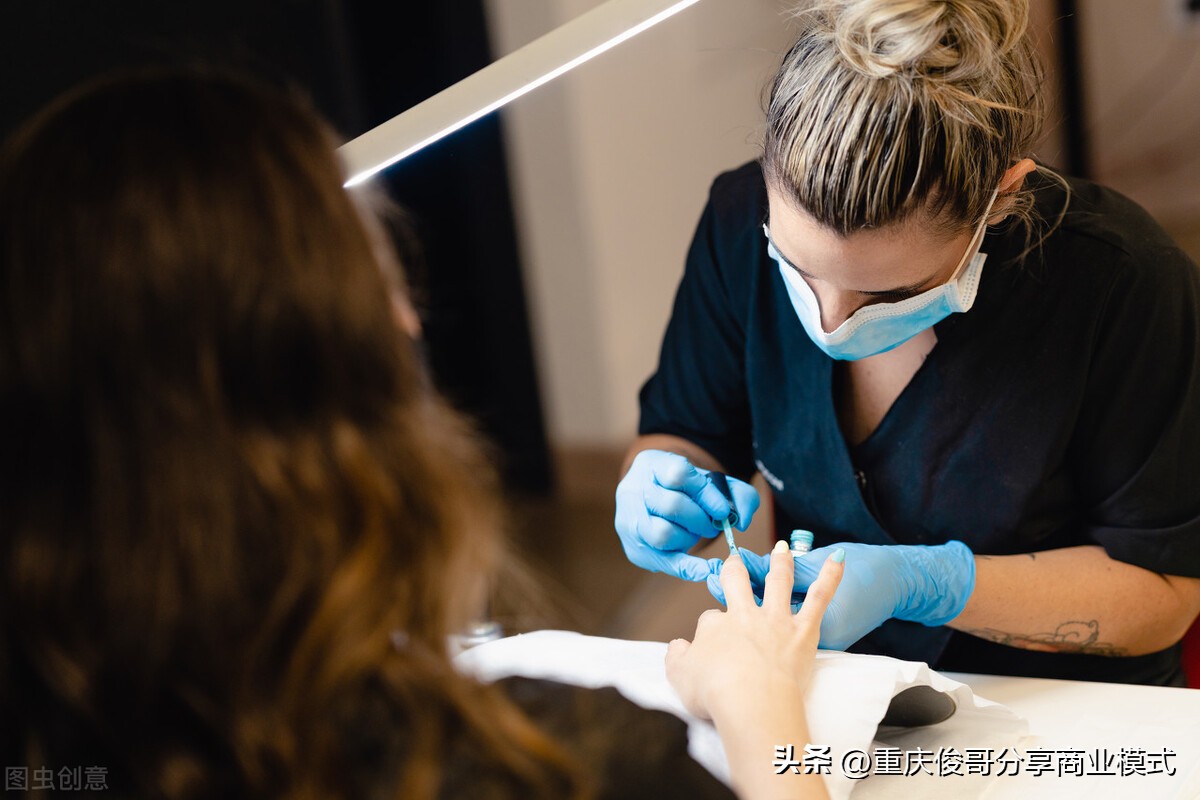 做美甲一个月赚多少钱,美女做美甲一年能赚多少钱