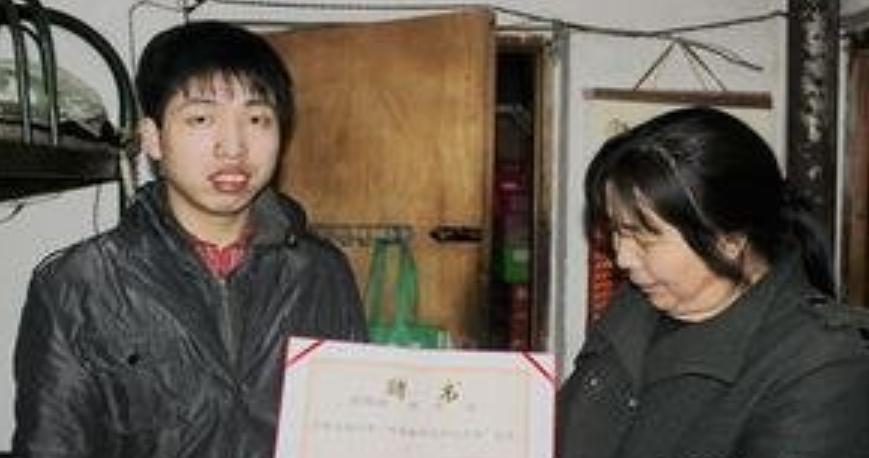 当年，那个2岁确诊脑瘫，10岁才读一年级的山西男孩，后来怎样了