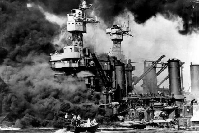 血战塞班岛:一万平民被迫跳崖4万守军全部战死,二战最惨烈岛战