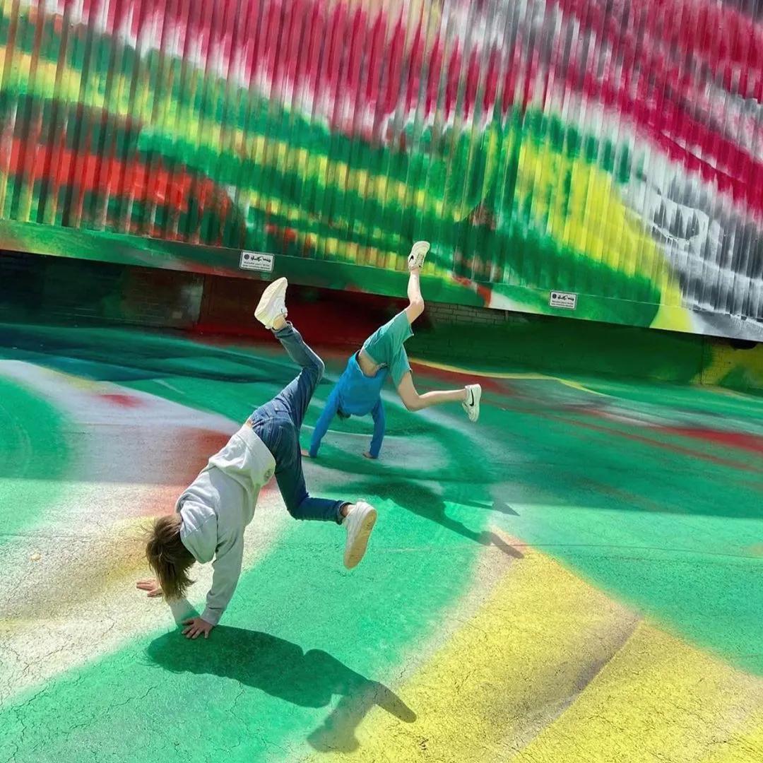 “垃圾创作”狂卖500万，网友忍不住群嘲：污染环境，这也叫艺术