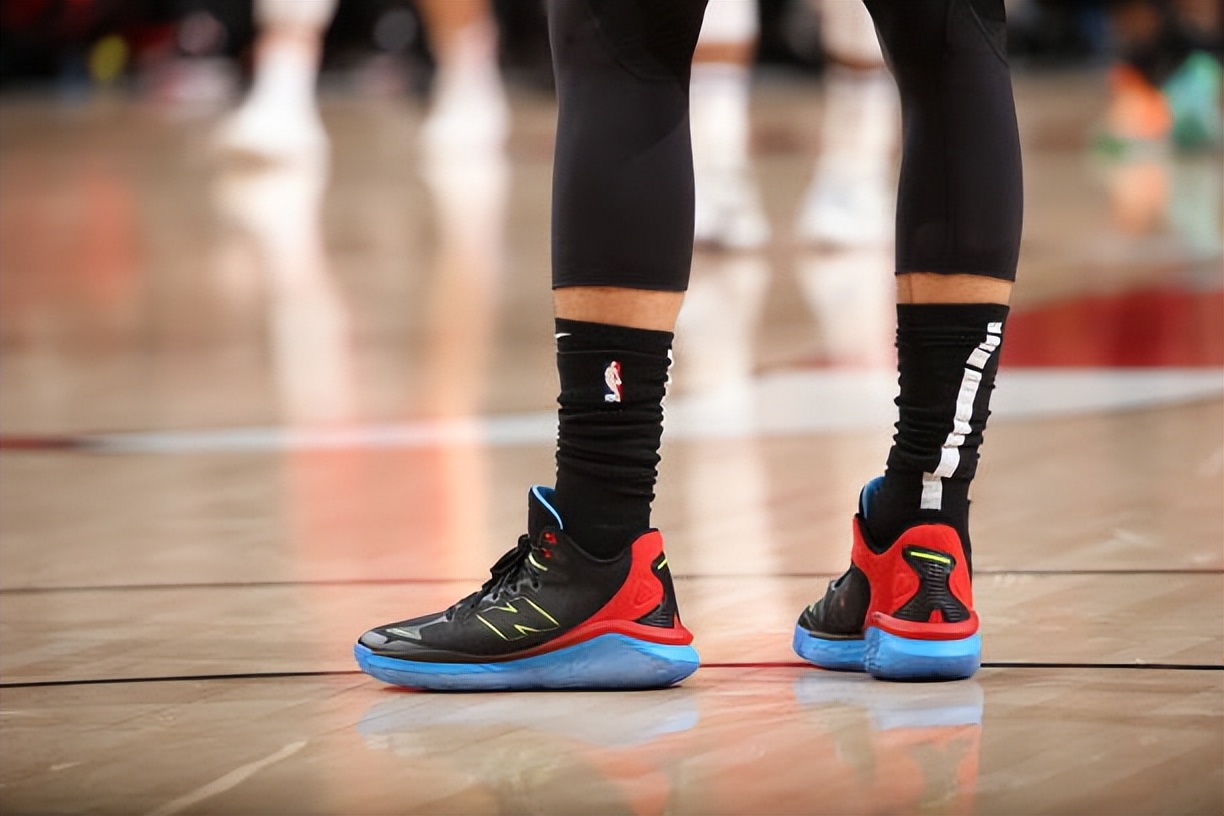 nba球星上脚球鞋安踏,nba鲁尼今日上脚球鞋