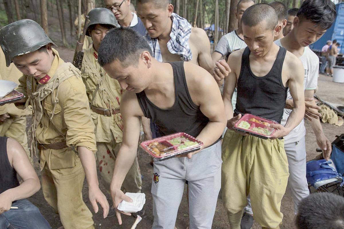 横店群演泛滥视频,横店群演大妈真实生活