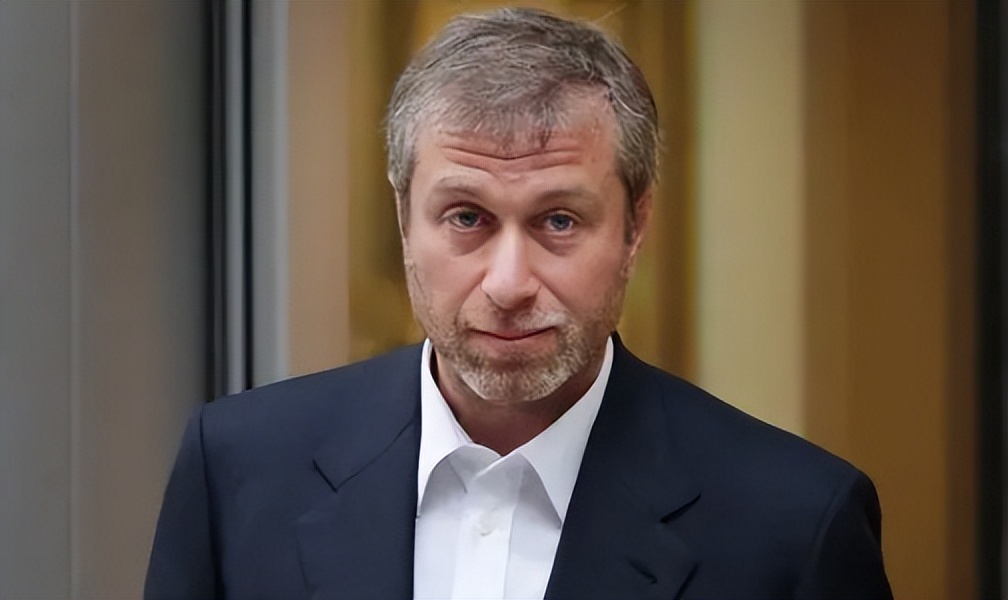 00年武汉设计院院长非要移民美国，沦落到捡垃圾，结果惨死地下室