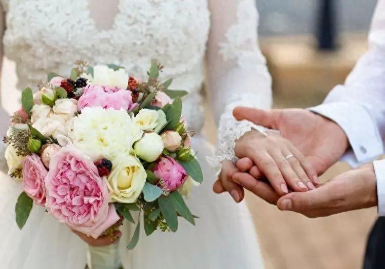 北京27岁警察妻子残忍虐待5岁继女,强迫吃粪便,一年后报应来了