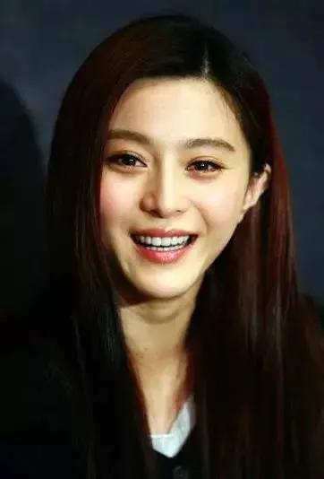 明明是绝顶大美女，却被牙齿拉胯，这15位女星苦不堪言