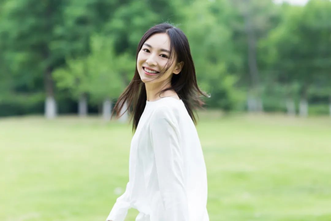 撑不下去的时候，就读读《人间值得》