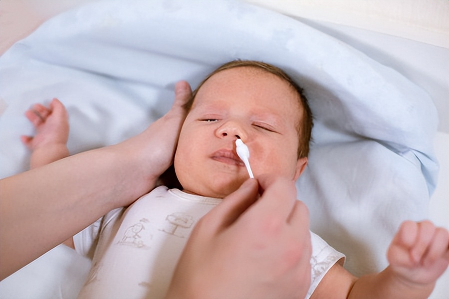 新生儿鼻子有鼻屎怎么清理最有效,宝宝鼻子鼻屎如何清理