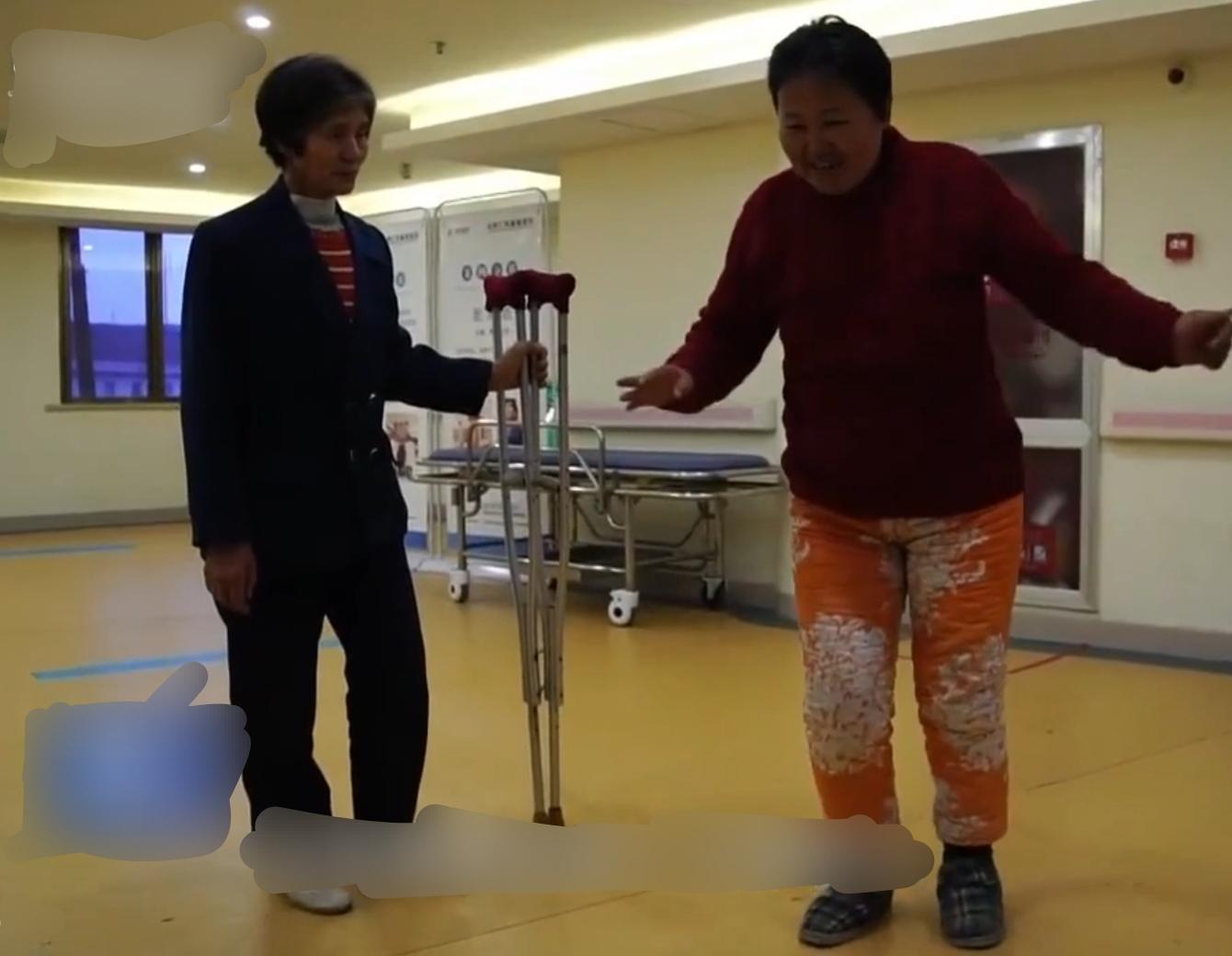 女护工照顾瘫痪富豪的瘫痪侄子,女护工照顾瘫痪小伙