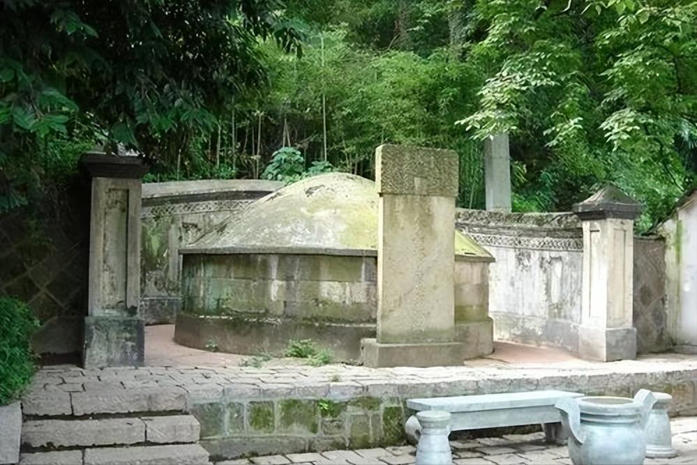 古话说：“墓碑4不立，立后家财散”，指哪“4不立”？有啥讲究？