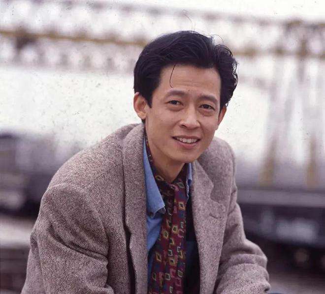 演员江珊是否与靳东谈过恋爱,江珊曾与靳东谈恋爱