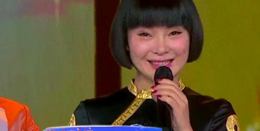 她曾上春晚而红遍全国,她是国家一级演员为丈夫守寡10年