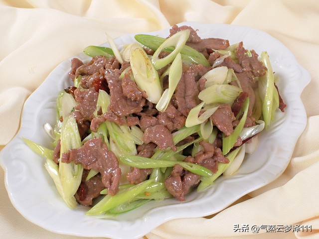 第一美食孜然羊肉怎么做最好吃,葱爆孜然羊肉怎样炒又嫩又好吃