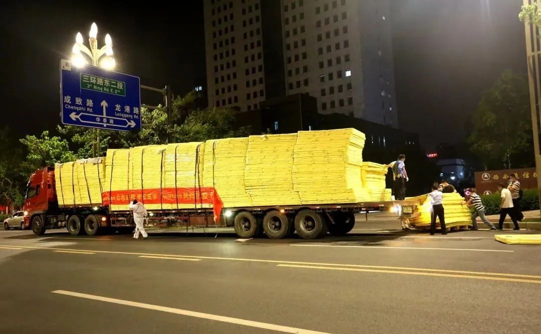 连夜加急赶制1243张床垫，全友家居支援成都抗疫一线