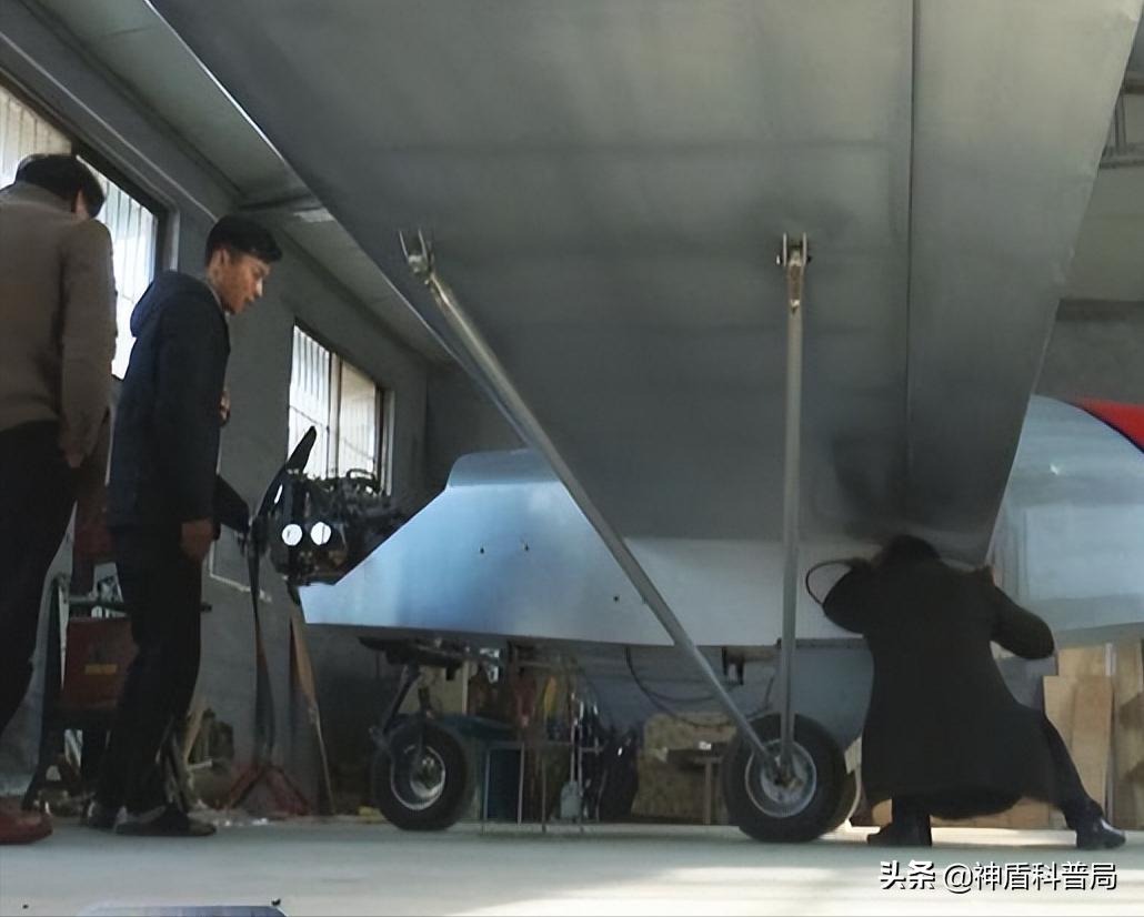 大叔花80万造飞行器,80后大叔一人挣钱养活全家