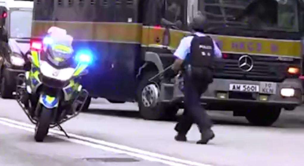 香港乱不乱我说了算？香港狂人季炳雄，遭全球通缉为何只判17年