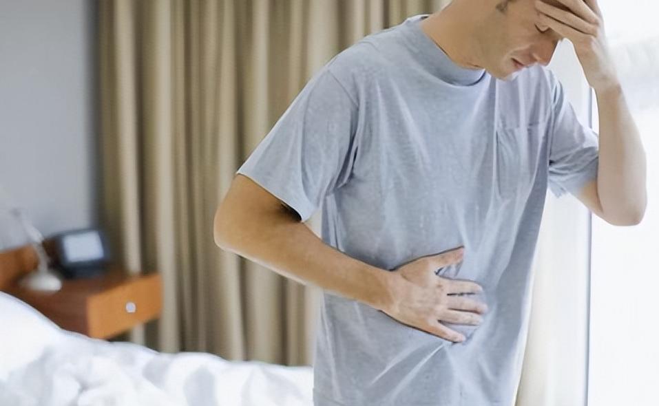 别以为晚上睡觉嘴发干是什么原因,夜晚睡觉嘴唇发干怎么回事